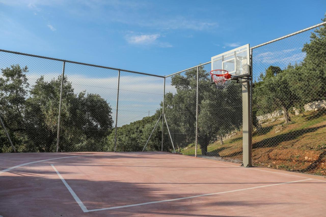Takis Studios Ksanemos Bagian luar foto
