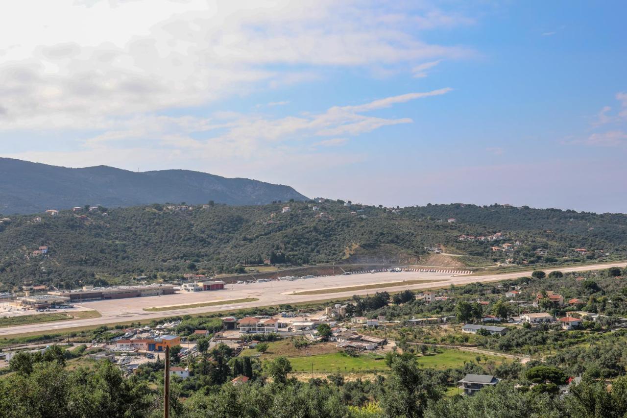Takis Studios Ksanemos Bagian luar foto