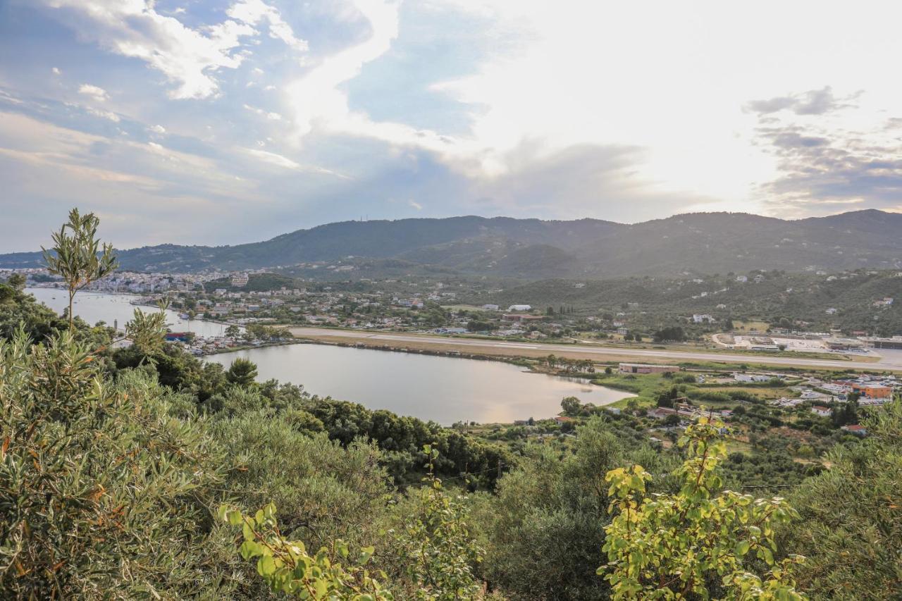 Takis Studios Ksanemos Bagian luar foto