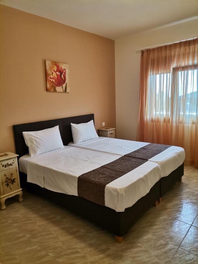 Takis Studios Ksanemos Bagian luar foto